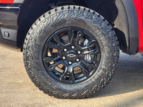 Used 2024 Chevrolet Silverado 1500 ZR2 w/ Technology Package AWD/4WD image 10