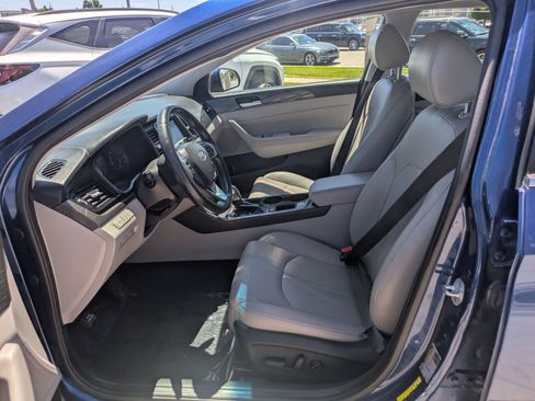 Used 2018 Hyundai Sonata Limited w/ Cargo Package FWD image 16