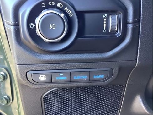 Used 2024 Jeep Wrangler Unlimited Sahara image 26