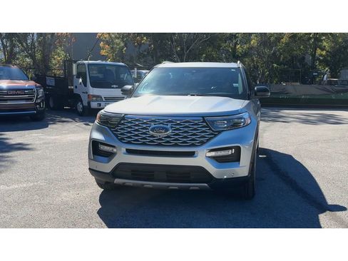 Used 2020 Ford Explorer Platinum w/ Premium Technology Package image 3