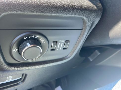 Used 2024 Jeep Grand Cherokee L Laredo image 13