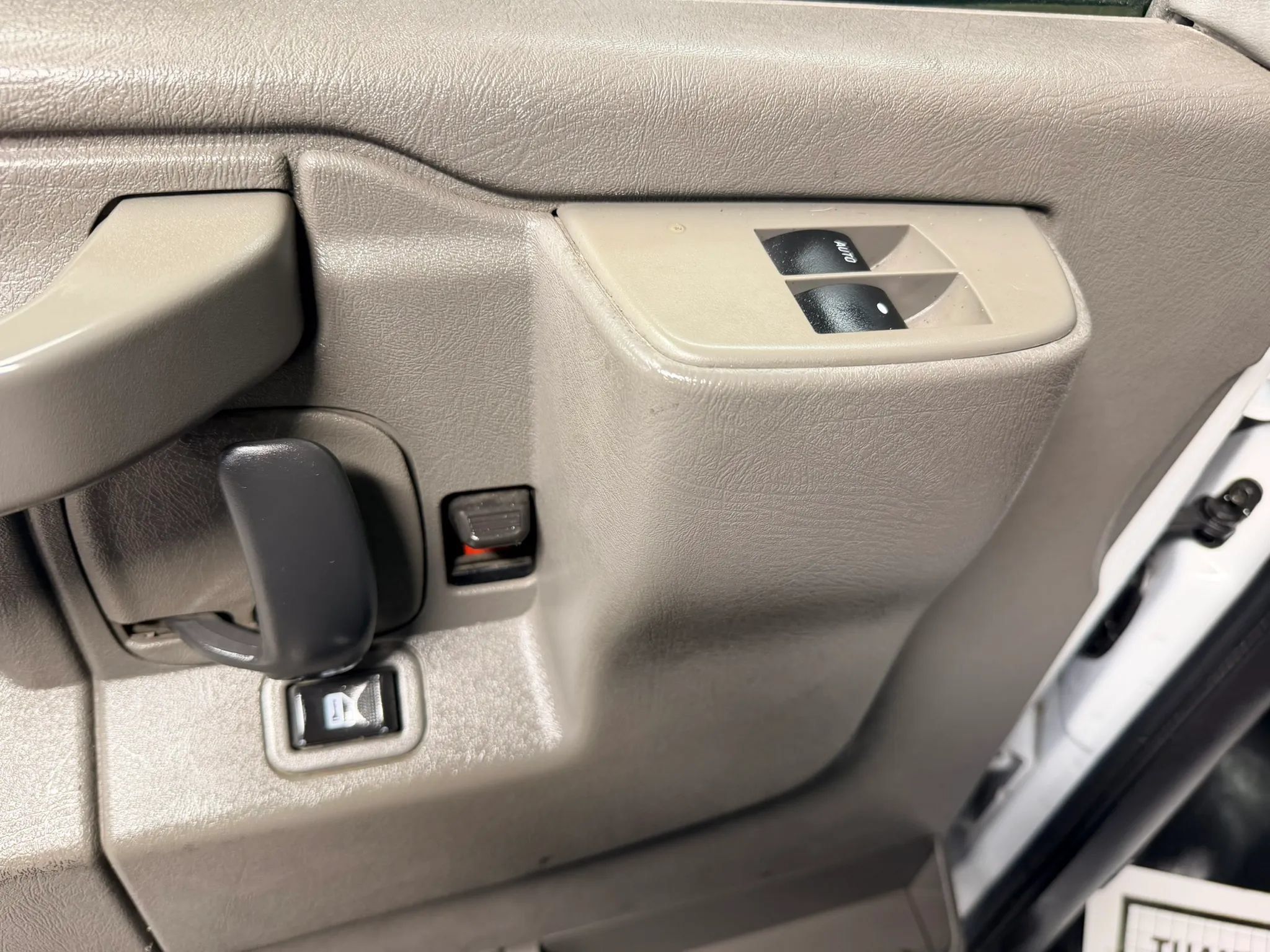 Used 2016 Chevrolet Express 3500 Extended RWD image 6