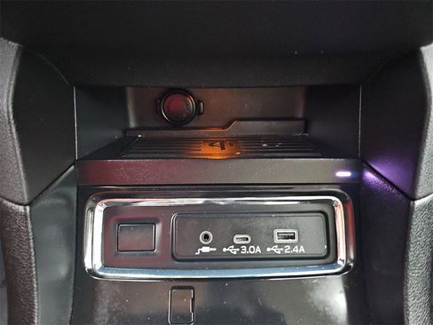 Used 2023 Subaru Ascent Premium w/ Convenience Package image 32