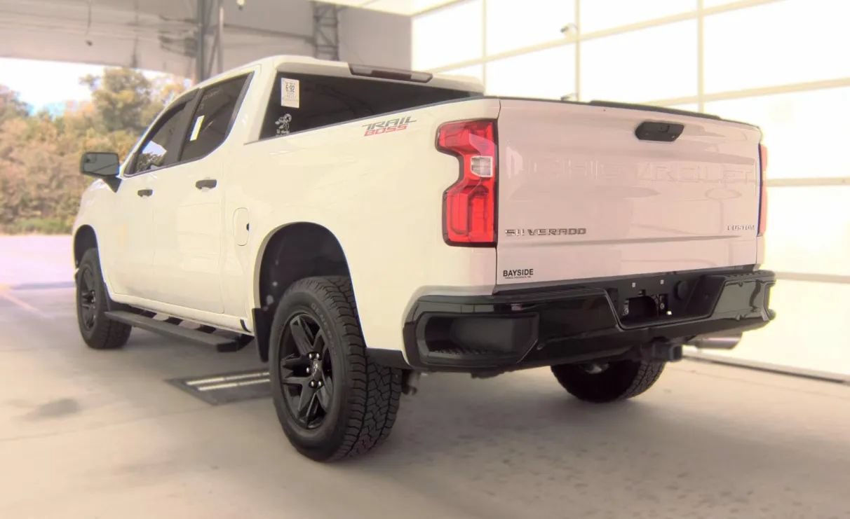 Used 2020 Chevrolet Silverado 1500 Custom Trail Boss w/ Custom Convenience Package AWD/4WD image 4