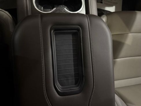 Used 2023 GMC Yukon SLT w/ SLT Luxury Package image 21