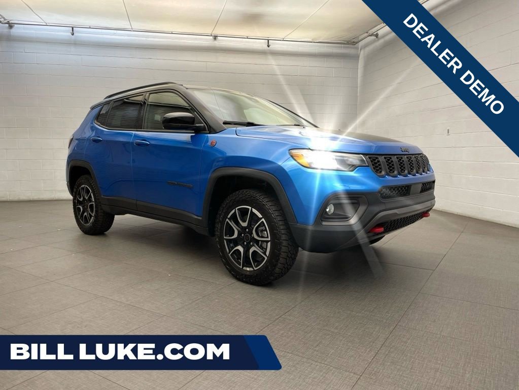 New 2026 Jeep Compass Trailhawk AWD/4WD image 1