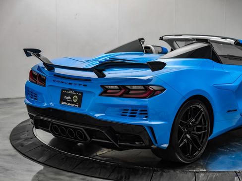Used 2023 Chevrolet Corvette Z06 w/ Z07 Performance Package RWD image 23