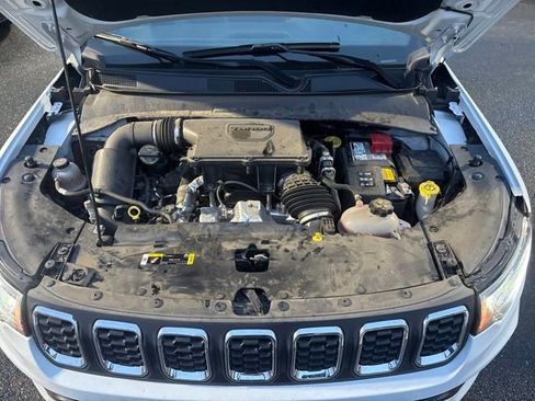 Used 2024 Jeep Compass Latitude image 28