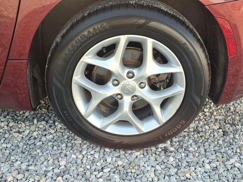Used 2017 Chrysler Pacifica Touring-L w/ Tire & Wheel Group image 11
