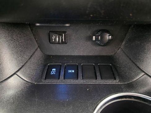Used 2014 Toyota Highlander Limited FWD image 18