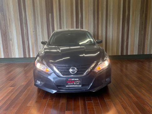 Used 2017 Nissan Altima 2.5 SV FWD image 2