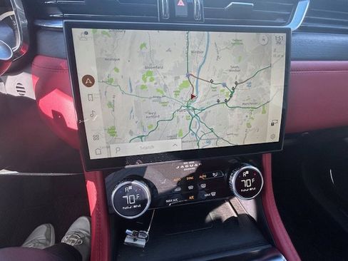 Certified 2023 Jaguar F-PACE R-Dynamic S image 27