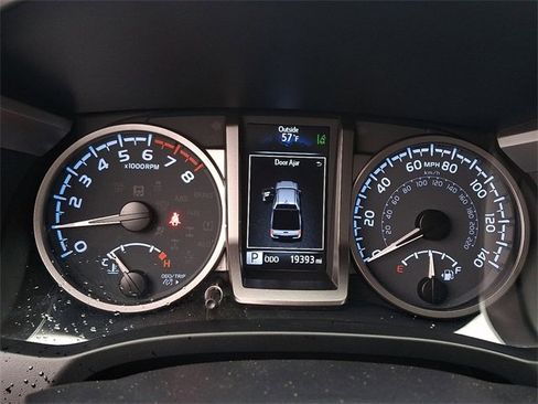 Used 2023 Toyota Tacoma TRD Sport image 19