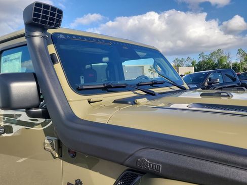 New 2026 Jeep Gladiator Rubicon w/ Steel Power Dome Hood Package AWD/4WD image 7