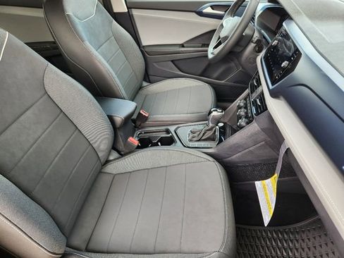 New 2024 Volkswagen Taos SE image 10