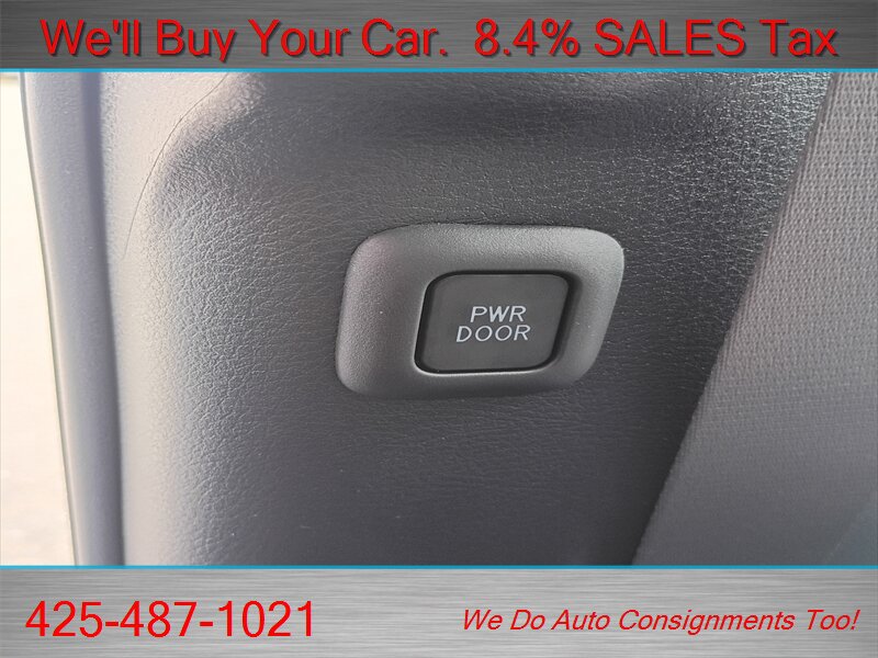 Used 2025 Toyota Sienna LE FWD image 39