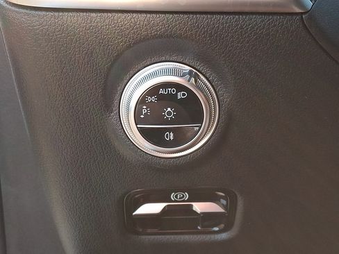 Used 2023 Mercedes-Benz C 300 4MATIC Sedan image 25