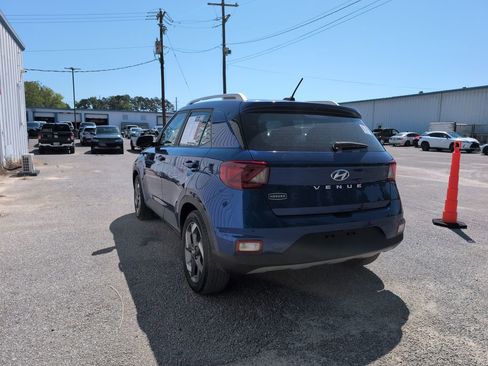Used 2024 Hyundai Venue Limited FWD image 9