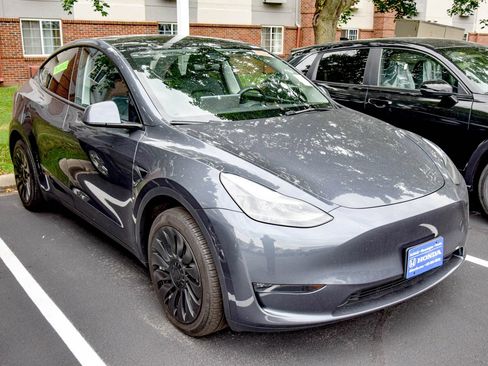Used 2023 Tesla Model Y AWD image 14