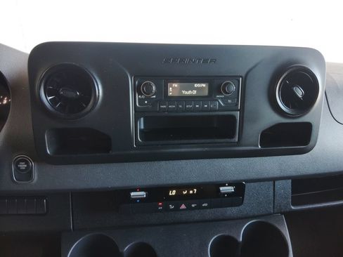Used 2023 Mercedes-Benz Sprinter 2500 image 21
