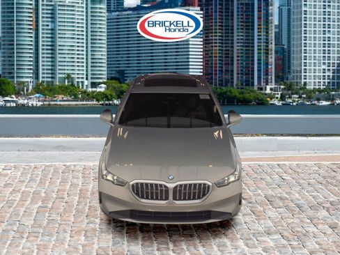 Used 2024 BMW 530i image 2