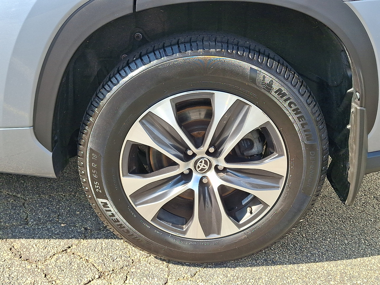 Used 2021 Toyota Highlander XLE AWD/4WD image 8