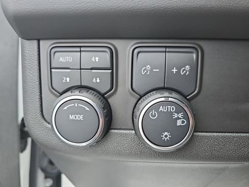 Used 2024 Chevrolet Tahoe Premier AWD/4WD image 27