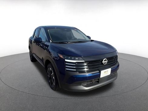 Used 2025 Nissan Kicks SV image 3