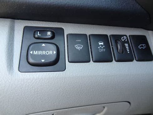 Used 2013 Toyota Highlander SE FWD image 12