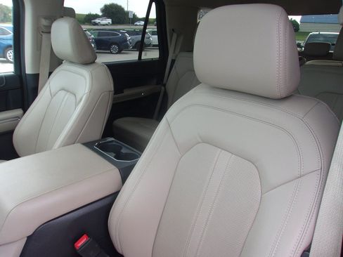 Used 2022 Ford Expedition Limited AWD/4WD image 13