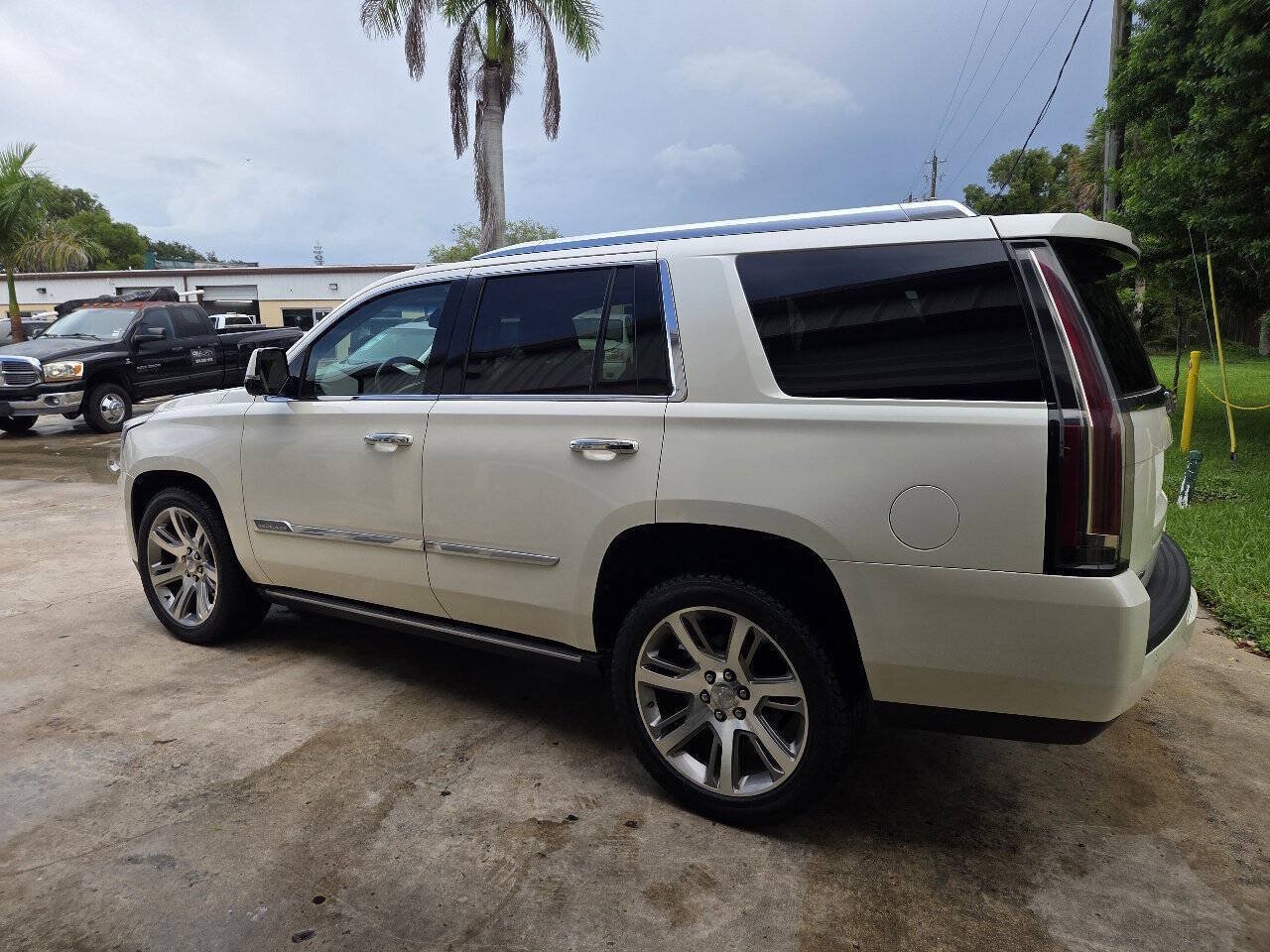 Used 2015 Cadillac Escalade Premium RWD image 5
