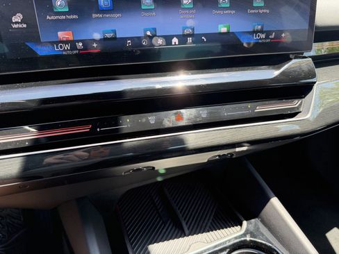 Certified 2025 BMW 530i RWD image 33