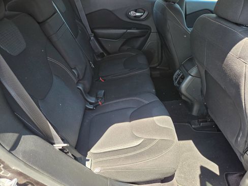 Used 2016 Jeep Cherokee Latitude FWD image 12