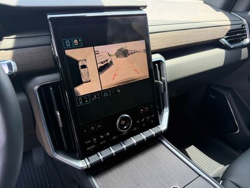 Used 2026 GMC Acadia Denali w/ Super Cruise Package FWD image 18