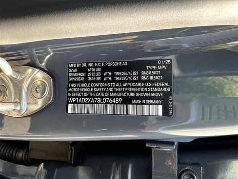 Certified 2025 Porsche Macan Electric image 35