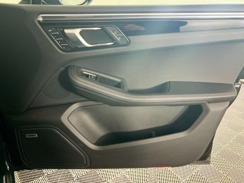 Used 2023 Porsche Macan S AWD/4WD image 32
