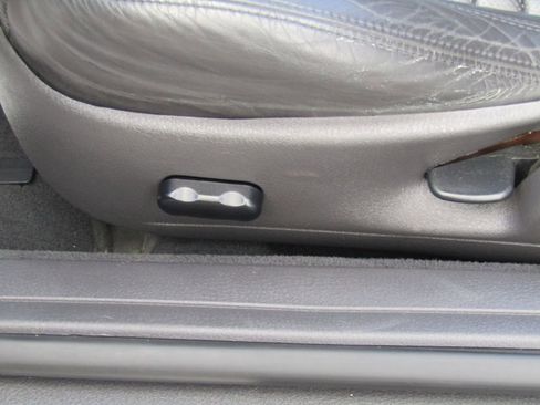 Used 2002 Ford Thunderbird image 28