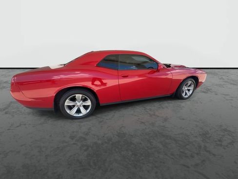 Used 2016 Dodge Challenger SXT RWD image 9
