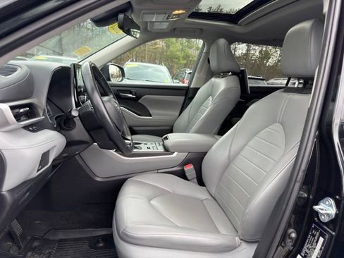 Used 2021 Toyota Highlander XLE image 20