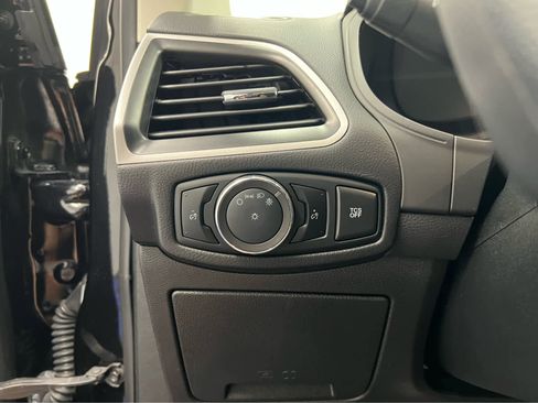 Used 2024 Ford Edge SE w/ Black Appearance Package image 19