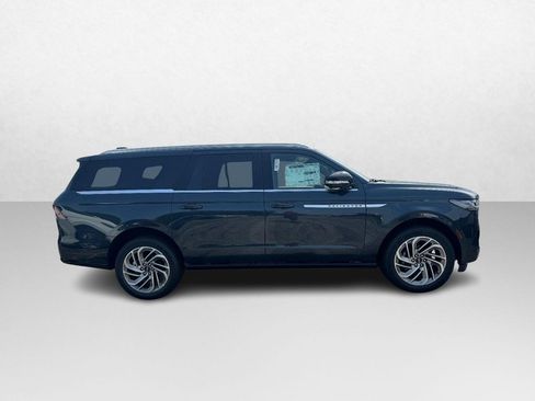 New 2025 Lincoln Navigator L Reserve image 4
