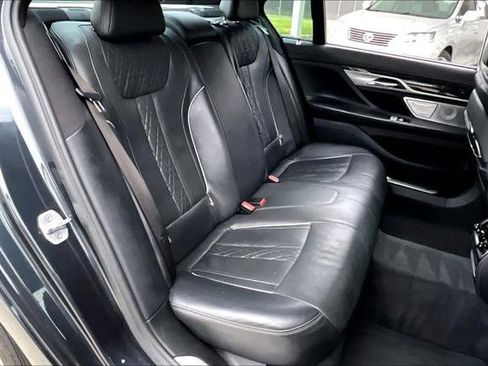 Used 2017 BMW 750i RWD image 20