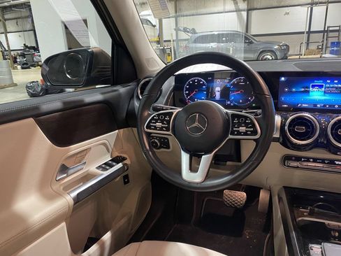 Used 2022 Mercedes-Benz GLB 250 image 3