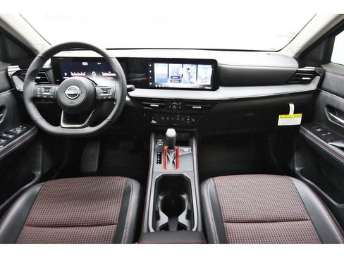 New 2026 Nissan Kicks SR w/ Cold Weather Package FWD image 7