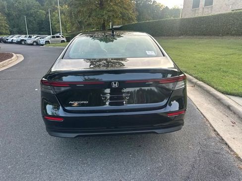 Used 2025 Honda Accord SE image 12