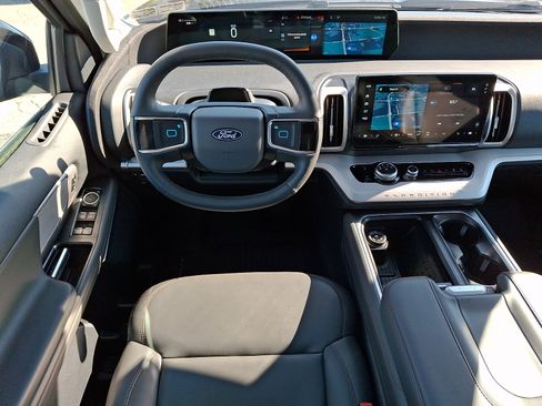 Certified 2025 Ford Expedition Active image 14