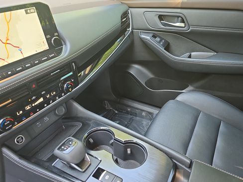 Used 2023 Nissan Rogue SL w/ SL Premium Package FWD image 24