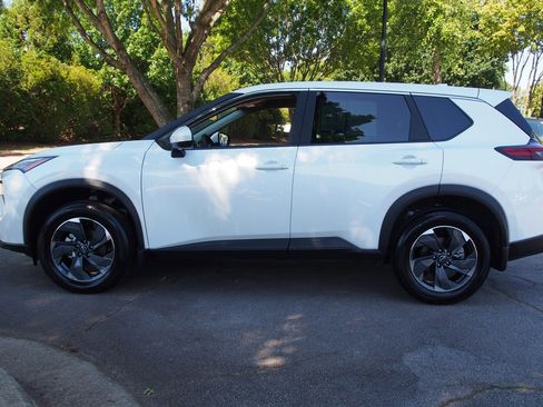 Used 2026 Nissan Rogue SV FWD image 4