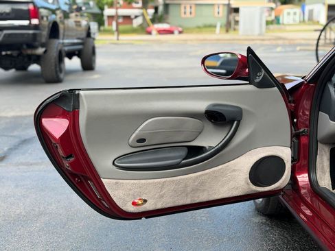 Used 1998 Porsche Boxster RWD image 24
