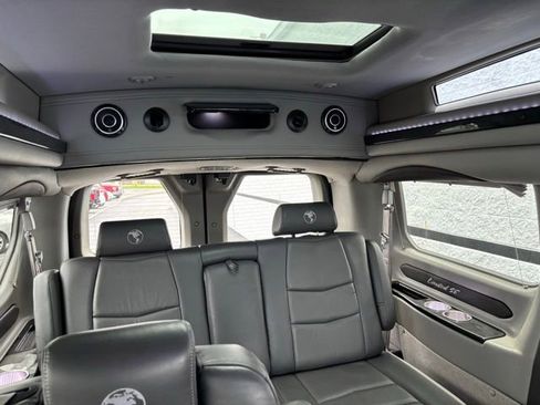 Used 2020 Ford Transit 150 Low Roof AWD w/ Exterior Upgrade Package image 42